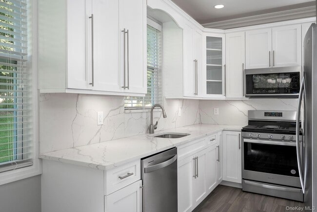 Building Photo - 37 Oakridge Cir