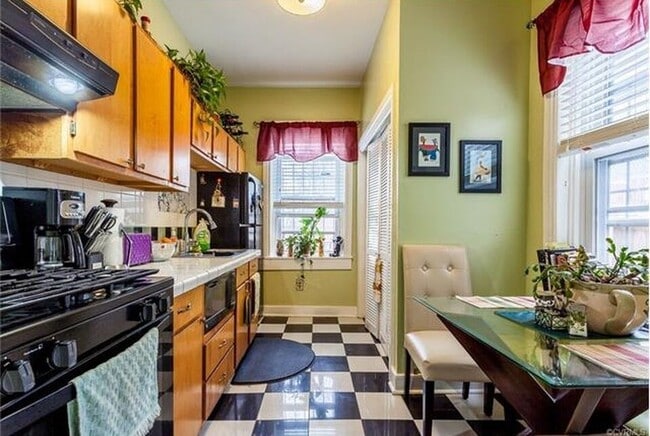 Building Photo - Large 2 Story House, Large Fenced In Yard, Wood Floors, Central Air, Quiet Community