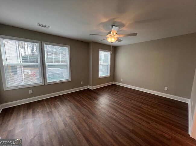 Building Photo - 1027 Park Hill Dr