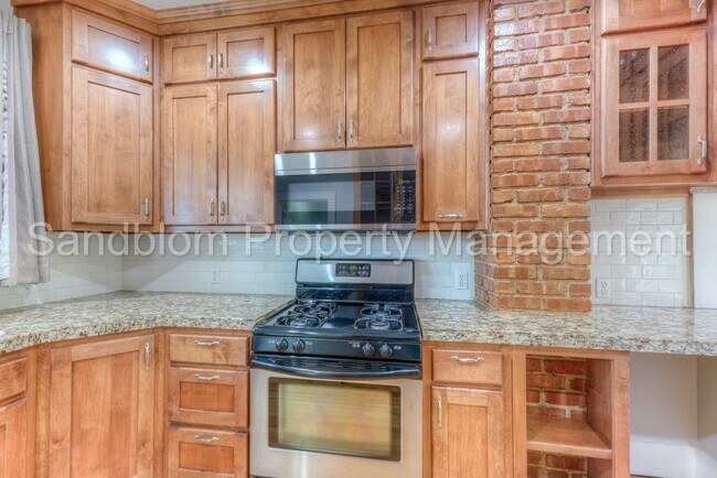 Building Photo - For Lease | TU | 5 Bed + 3 Bath | $2500 Rent