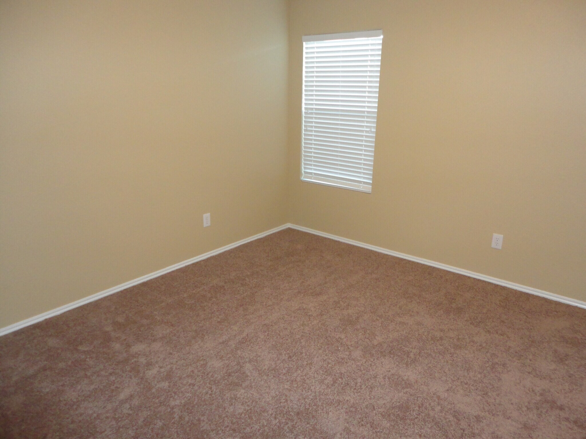 Building Photo - 811 Wild Prairie Dr