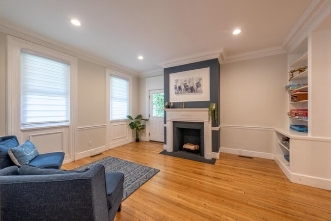 Building Photo - 139 W 4th Ave