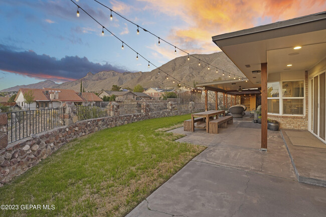 Building Photo - 413 Hollydale Dr