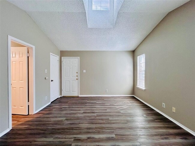 Building Photo - 9400 Kempler Dr