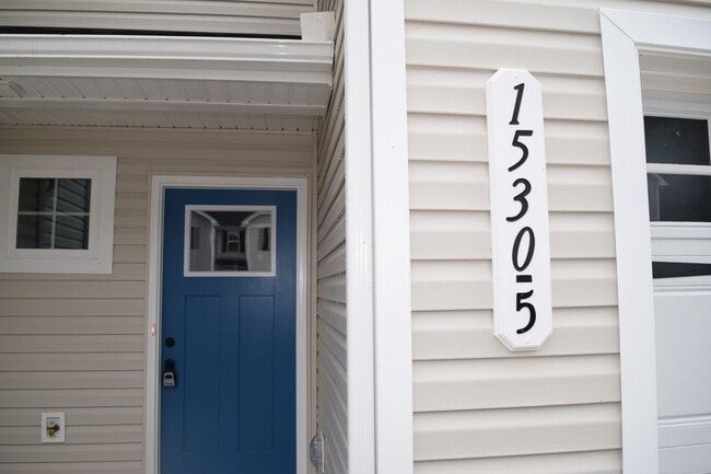 Building Photo - Modern 3-Bedroom Townhome in Desirable Bear Park