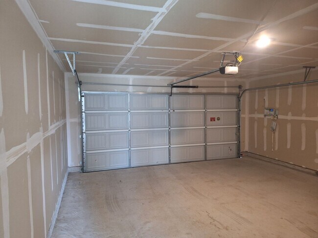 Building Photo - 15009 Bushwacker Wy