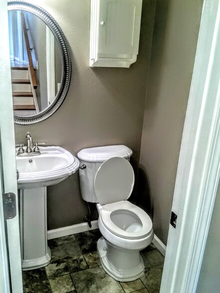 1/2 bath - 16351 Petro Dr
