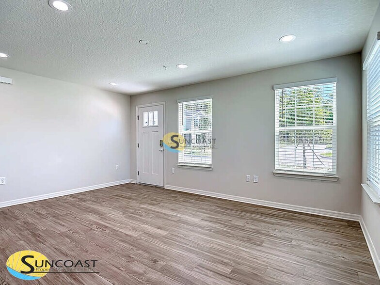 Building Photo - 3821 SW 43rd Ct