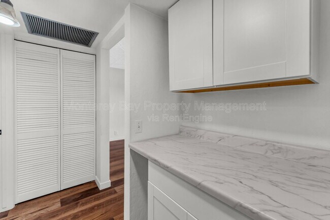 Building Photo - 500 Glenwood Cir