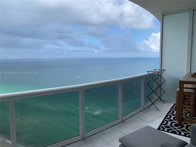 Building Photo - 16001 Collins Ave