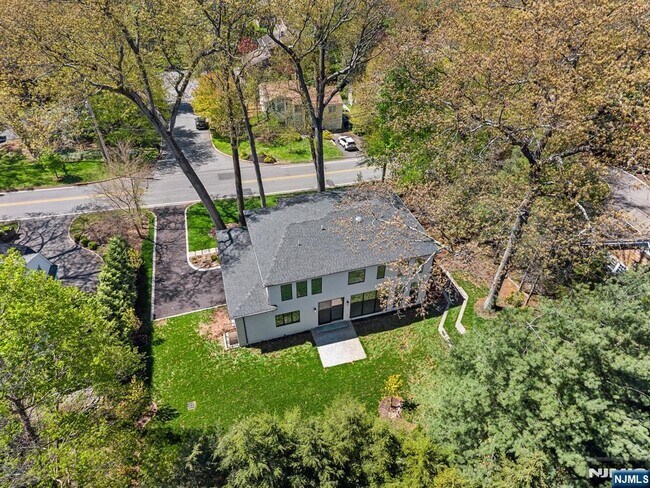 Building Photo - 242 Hardenburgh Ave