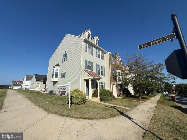 Building Photo - 60 Deerbrook Dr