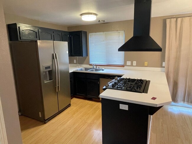 Building Photo - Beautiful 3 Bedroom Home! Pets Negotiable!