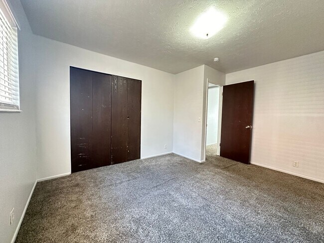 Building Photo - 4 Plex- Foxbridge Dr