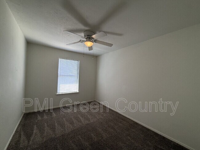 Building Photo - 6028 S 90th E Pl