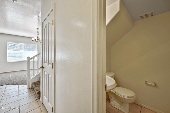 Building Photo - 1528 S Roadrunner Dr