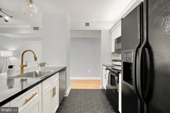 Building Photo - 631 D St NW
