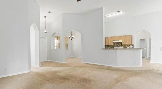 Building Photo - 2561 SW Calder St