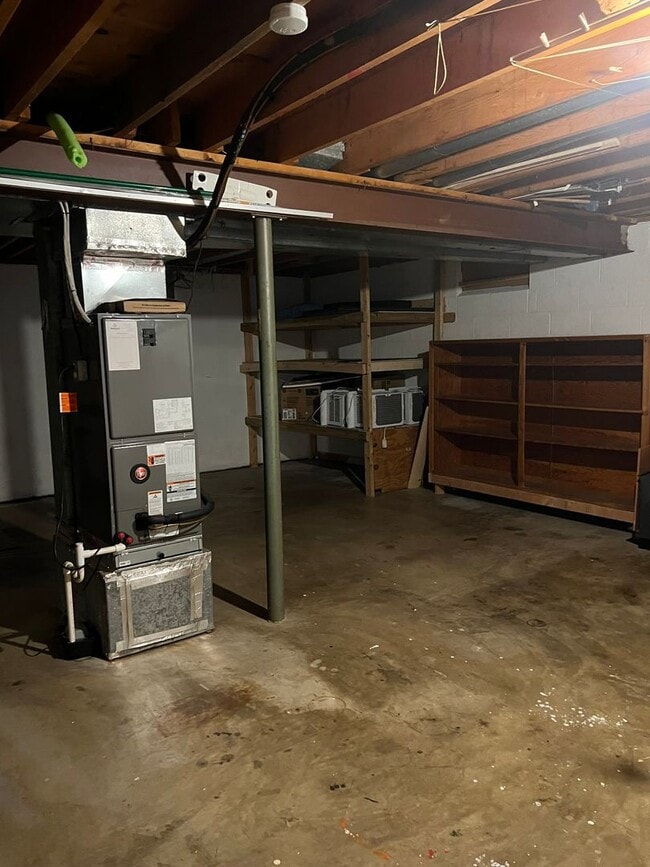 Building Photo - SWEET RAISED RAMBLER IN QUITE NEIGHBORHOOD