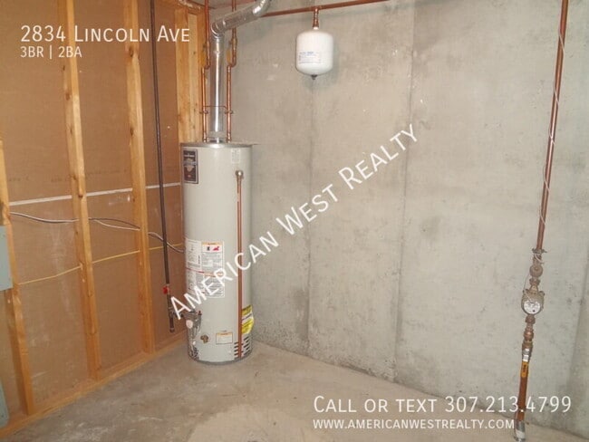 Building Photo - 2834 Lincoln Ave