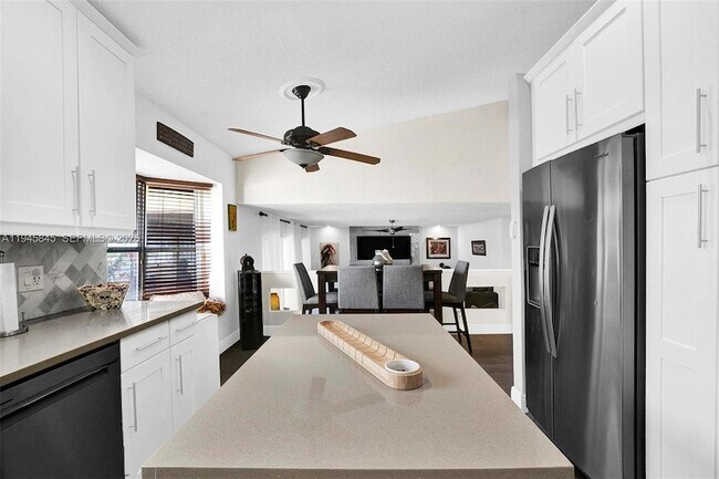 Building Photo - 18071 Clear Brook Cir