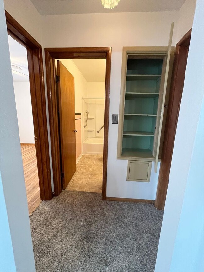 Building Photo - 2 Bed East Side Ranch with Partly Finished Basement!