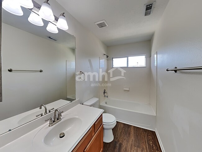 Building Photo - 4407 Crossvine Ave