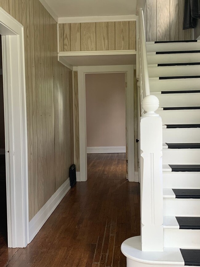 Building Photo - Large 4 bedroom student housing
