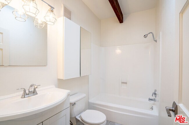 Building Photo - 12014 Kling St