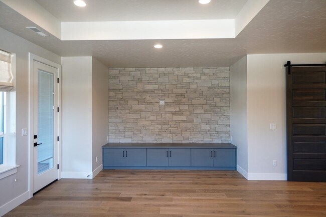 Building Photo - 3045 S Honeycomb Way