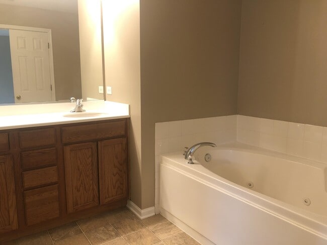 Building Photo - 754 Thornbury Ct