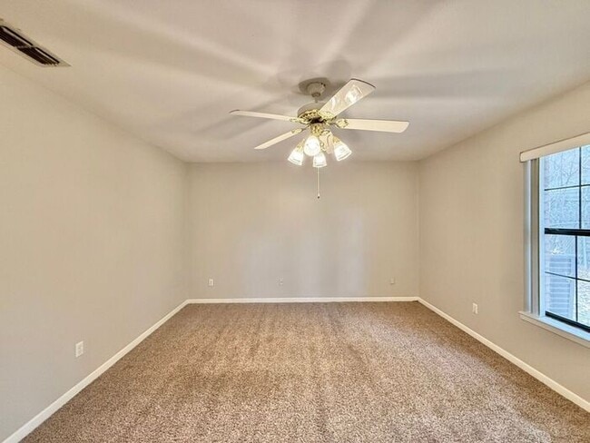 Building Photo - Tour Today! Stunning 3 Bedroom, 2 Bathroom Duplex in Tyler!