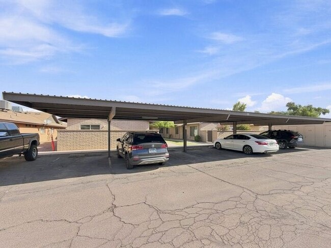 Building Photo - Townhome in the heart of Tempe!
