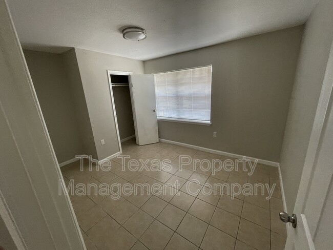 Building Photo - 4404 Tampico St