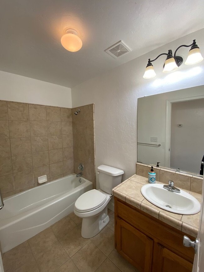 Building Photo - Spacious Exeter Home coming soon!