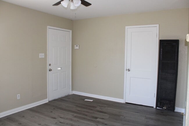 Building Photo - CLOSE TO TINKER! *FIRST FULL MONTH FREE! HOLIDAY SPECIAL!