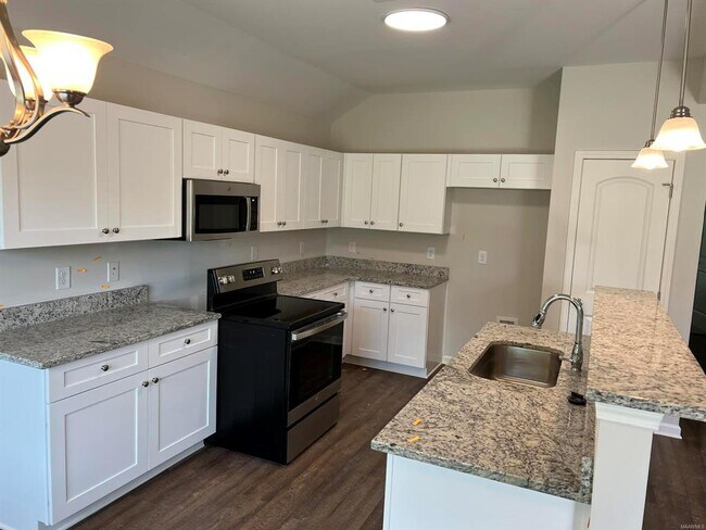 Building Photo - 750 Park Ln