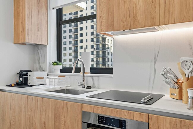 Building Photo - 11 NE 6th St