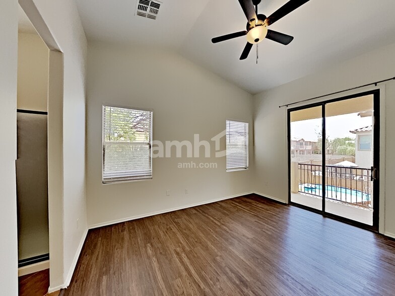 Building Photo - 576 E Calle De Ocaso