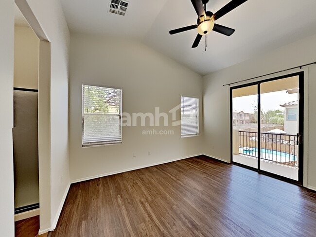 Building Photo - 576 E Calle De Ocaso