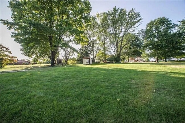 Building Photo - 3 Bed 1 Bath in Coraopolis, PA