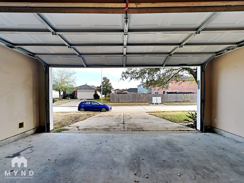 Building Photo - 635 Ashlen Dr