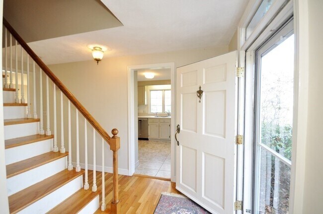Building Photo - 15 Seaborn Pl