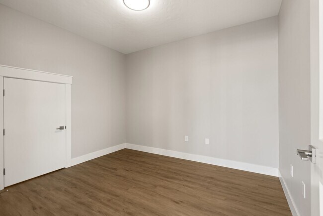 Building Photo - Stonecrest South Condominiums 101/201