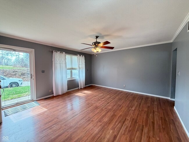 Building Photo - 911 Sunset Dr