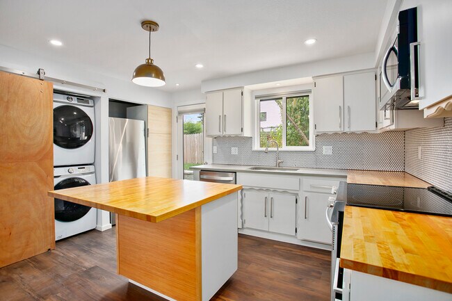 Building Photo - 2321 Ellis St