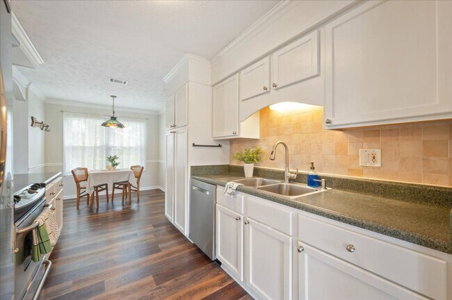 Building Photo - Well-Maintained Ranch Home in Southside Savannah For Lease