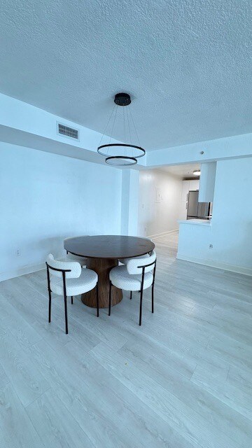 Building Photo - 7501 E Treasure Dr