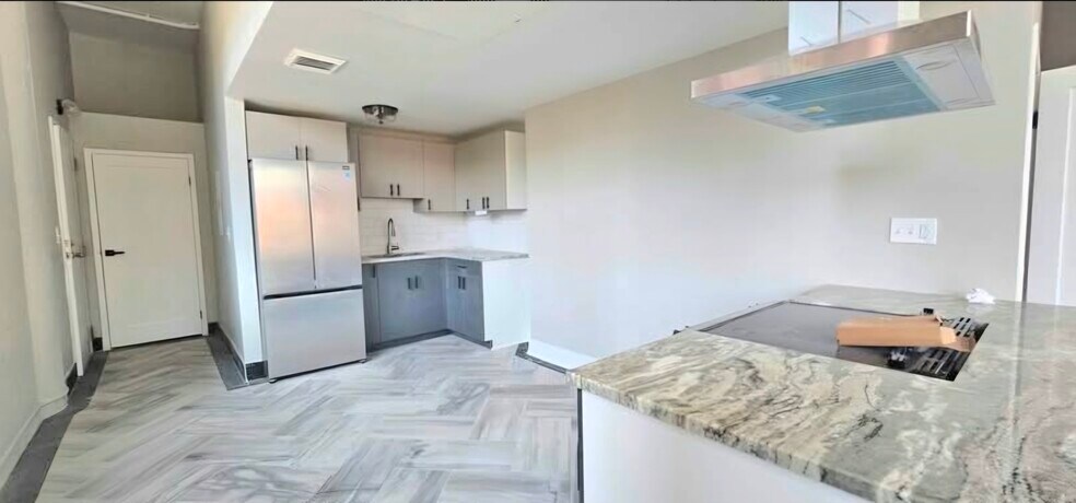 Building Photo - 275 Chapel St