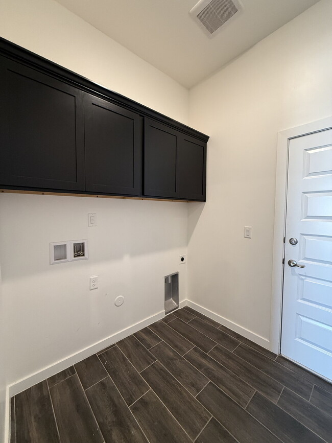 Building Photo - 13389 Carterton Ave